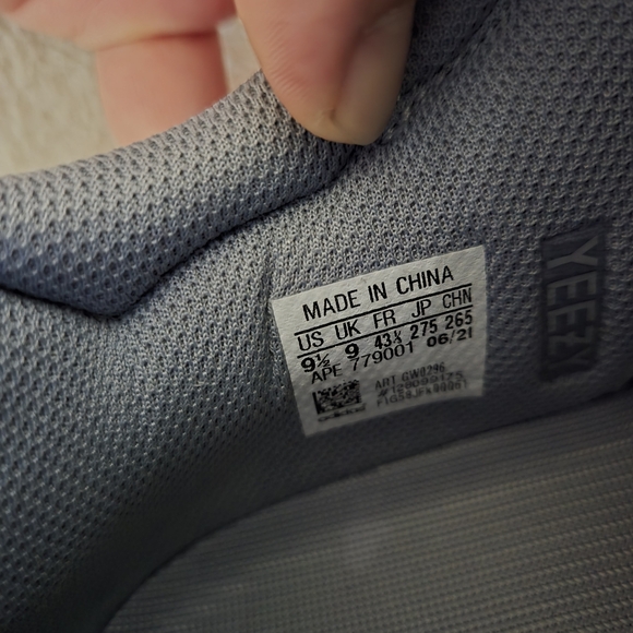 Brand new Yeezy 700 washed orange us size 9.5 - Picture 8 of 13